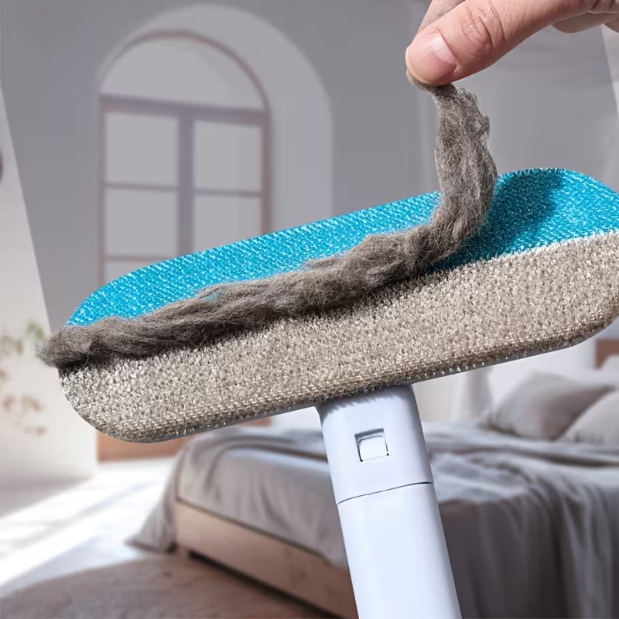 Brosse Anti-Poils Manche Long Autonettoyante – Poiluxe