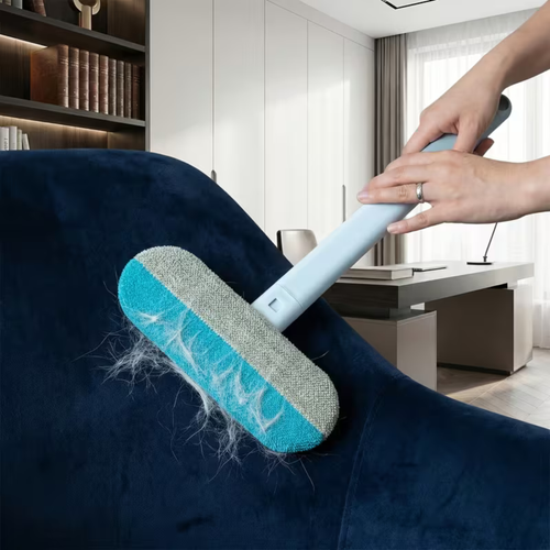Brosse Anti-Poils Manche Long Autonettoyante – Poiluxe