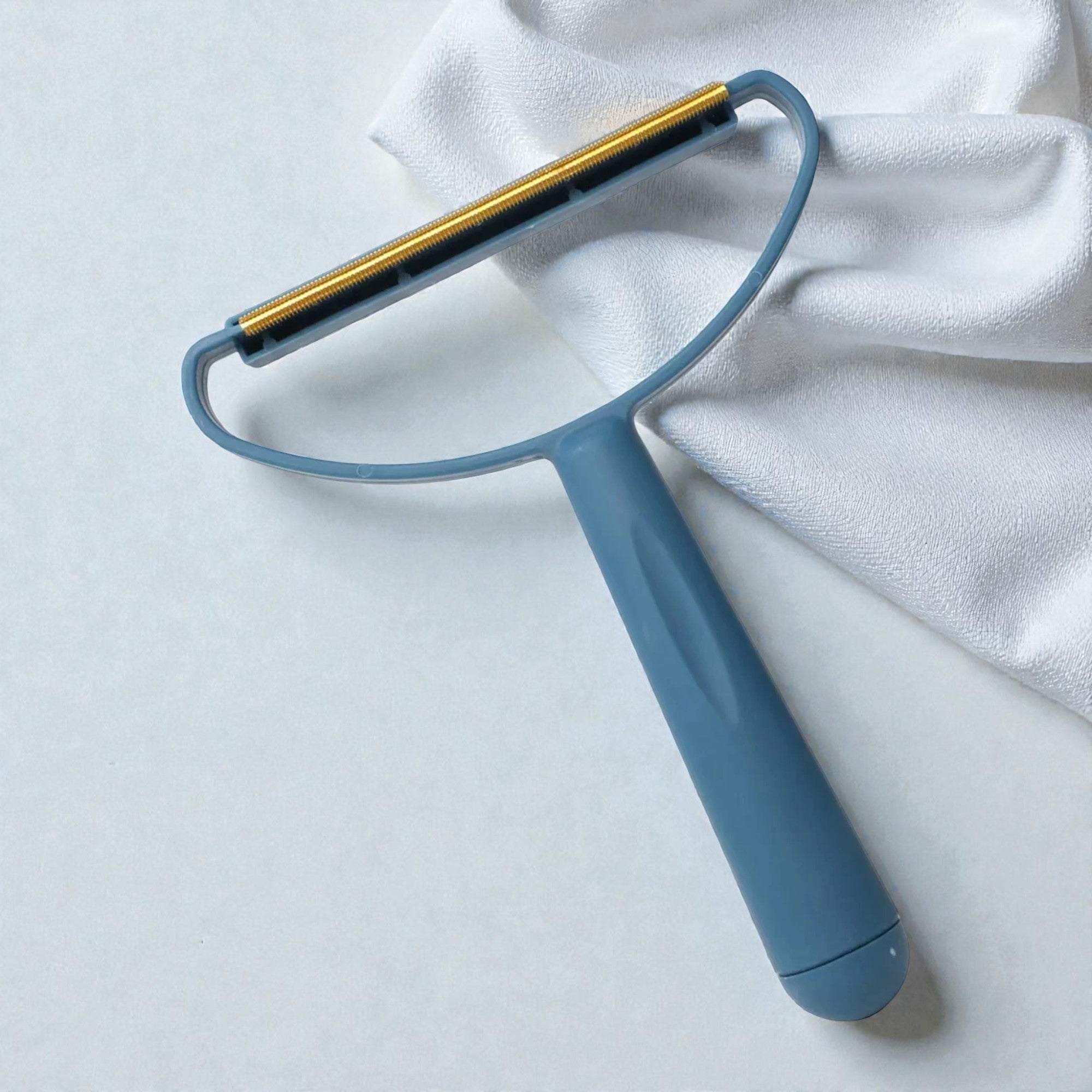 Brosse anti-poils portable prise en main ergonomique confortable