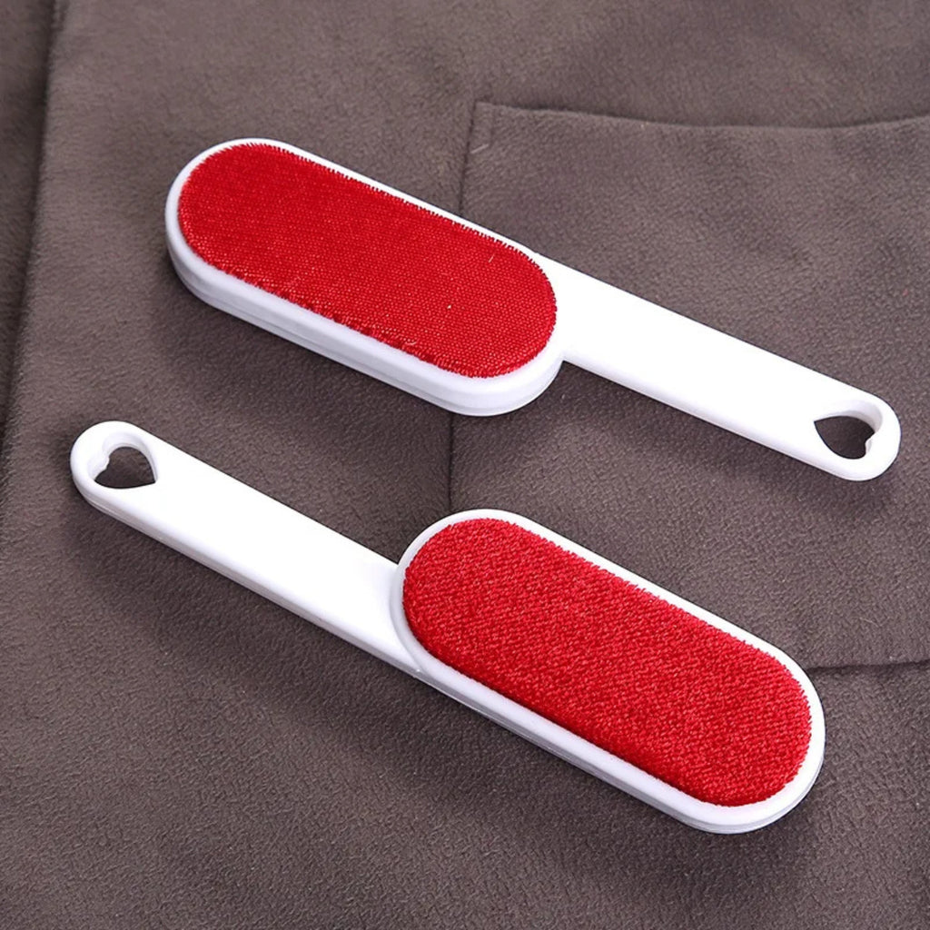 Brosse électrostatique anti-poils réutilisable Poiluxe efficace durable rouge