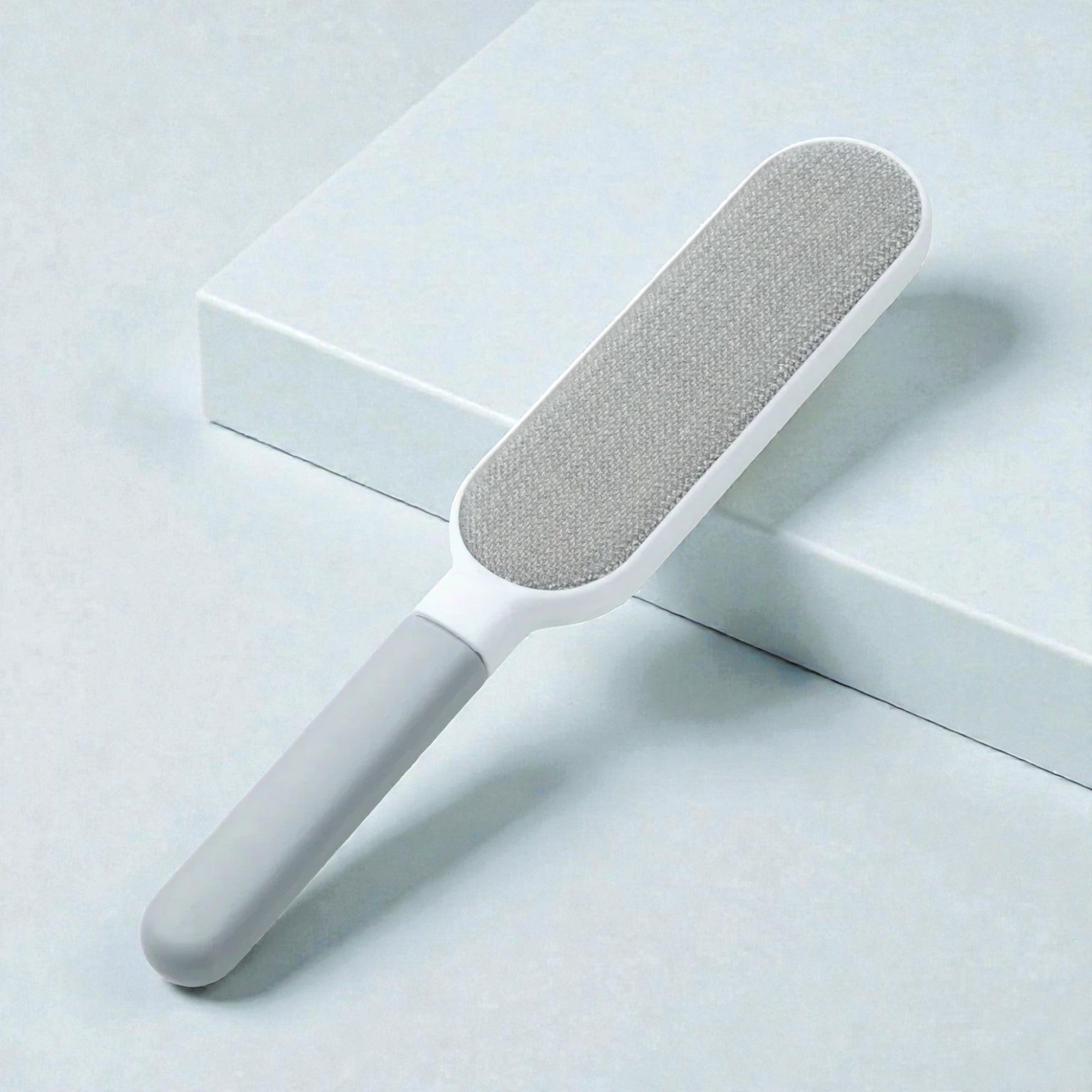 Résultat impeccable tissu sans poils après brosse électrostatique Poiluxe