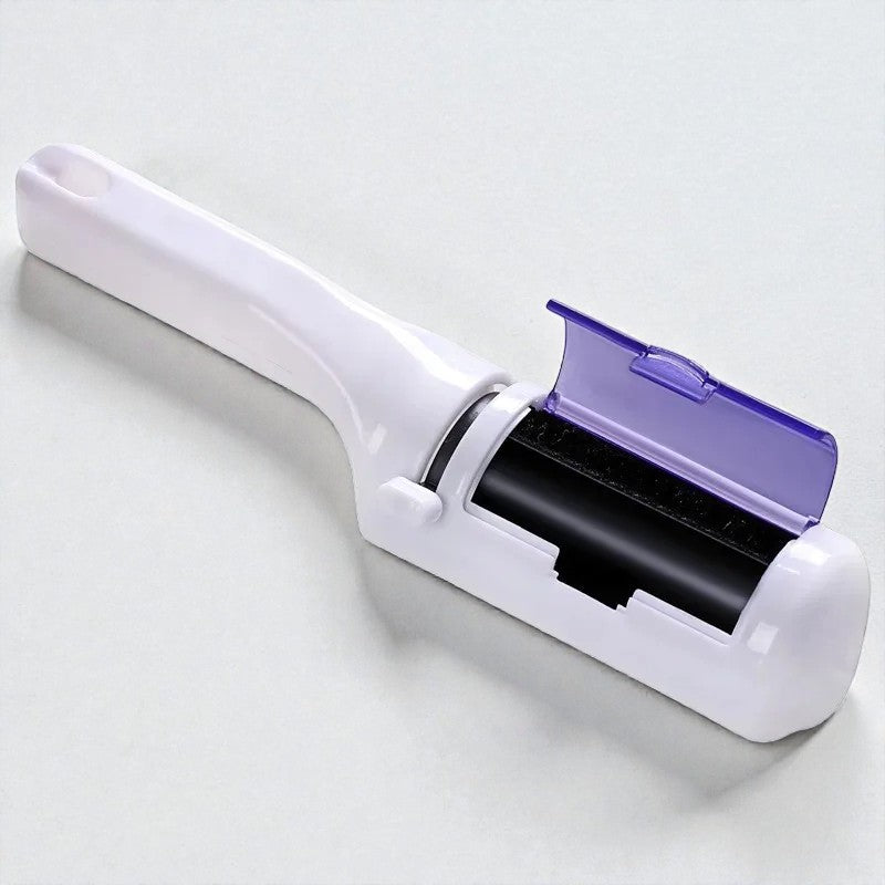 Rouleau anti-poils réservoir réutilisable sur canapé tissu avec poils chien
